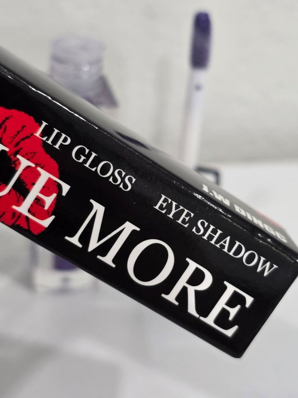 Sue More ✦ Lip Gloss & Eye Shadow ✦ Shimmering Purple Dual‑Use Long‑Wear Formula - Picture 3 of 6